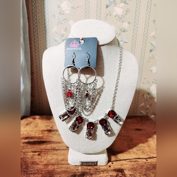 Red and silver necklace set - Picture 3 of 10